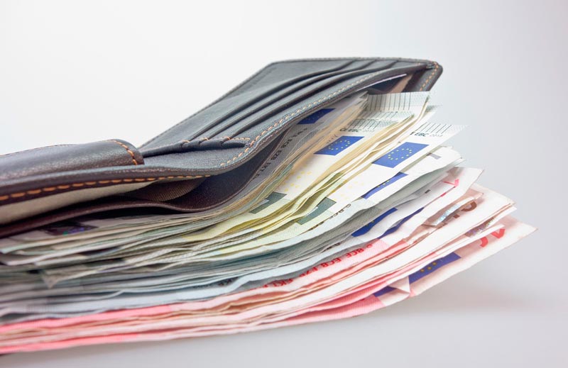 Blisko 50 proc. Polaków dobrze ocenia swoją aktualną sytuację finansową [BADANIE]